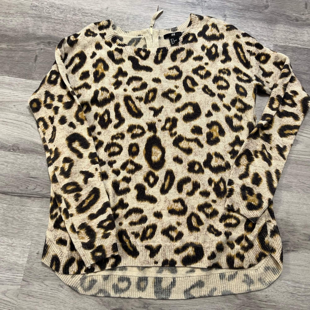 H&M Women's Leopard Print Round Neck Sweater Size S